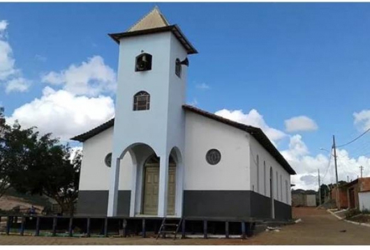 Em Itamarandiba: Igreja de São Sebastião é arrombada e suspeito leva caixa de coleta