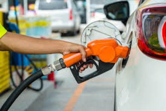 Petrobras reajusta em 7,12% preço da gasolina para distribuidoras