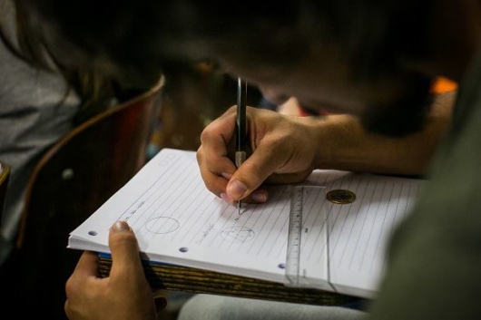 Estagnado, Brasil fica entre os piores do mundo em avaliação de educação